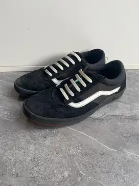 Vans hitam size 44,5