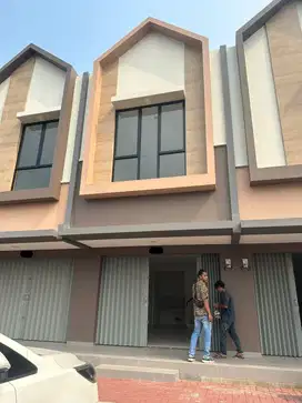 Disewakan Ruko Baru 2 Lantai di Suvarna Sutera Hadap Jalan Raya