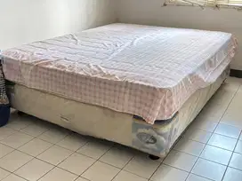 Kasur dan dipan king size