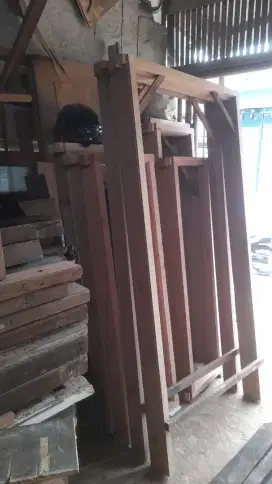 Kusen kayu kamper