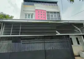 Rumah minimalis rapih 4 lantai dijual siap huni Sunter Jakarta Utara