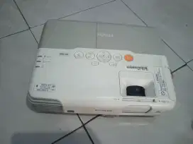 Epson eb 905 hdmi gambar terang