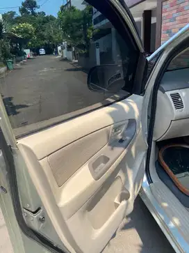 Toyota Kijang Innova 2006 Bensin