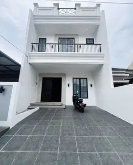 Rumah 2 Lantai Sudah Renov Siap Huni di Griya Sutra Alam Sutera