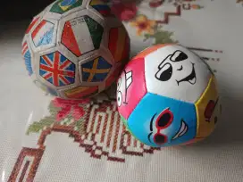 2 buah bola sangat empuk