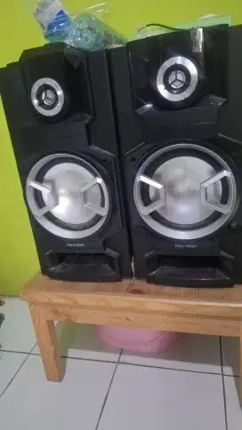 Speaker aktif polytron
