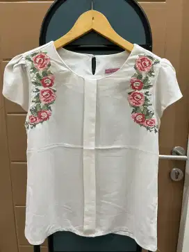 ATASAN WANITA WARNA PUTIH BERSIH