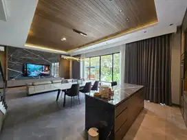 Rumah Dengan View Danau - Green Lake City Cluster Ebony, Cipondoh