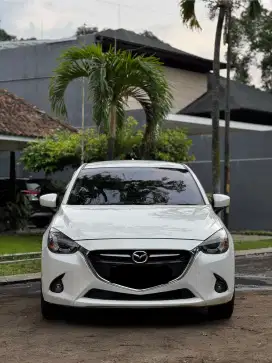Dijual Mobil Mazda2 R 1.5 Skyactive AT Hatchback
