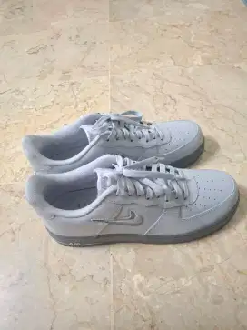 SEPATU NIKE AIR FORCE 1 JEWEL GREY ORI
