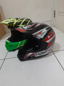 Helm trail anak dan dewasa