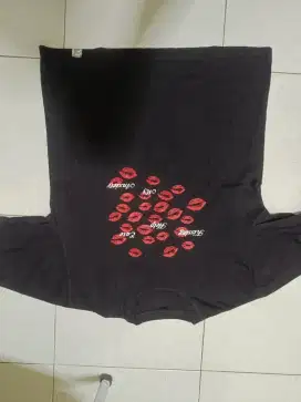T shirt kiss love