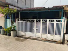 Rumah SHM Hadap Utara dekat Plaza Taman Harapan Baru Siap KPR J-35635