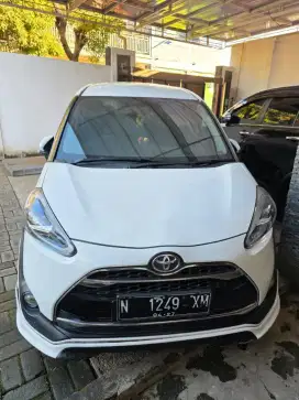 Toyota sienta Q pmk th17