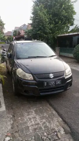 Mobil Suzuki X-road tahun 2009 Manual SS lengkap B DKI hidup