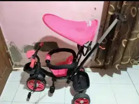 Sepeda anak roda tiga Family Pink