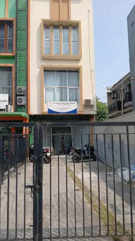 Ruko trategis dari mana aj bisa