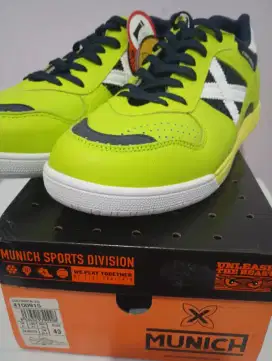 Sepatu futsal x munich