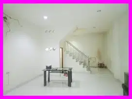 Dhyana Disewa rumah ukuran 4.5x15m di Jelambar
