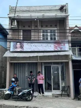 Disewakan / di kontrakan ruko tahunan 2 lantai