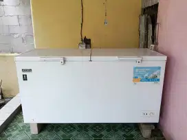 Frezer Bok Modena Istimewa mulus,orisinil kapasitas 500 liter