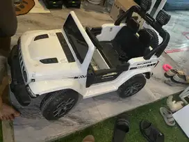 Mobil listrik mainan