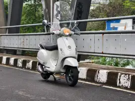 Dijual Vespa LX Italy 150 2008 putih