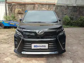 Pajak Panjang TDP 14JT Toyota Voxy 2.0 Bensin-AT 2018 Hitam