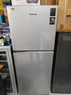 Kulkas Panasonic 2pintu econavi Inverter istimewa