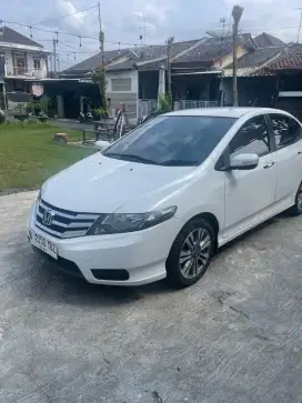 Honda City 2013 Putih type E pemakaian pribadi