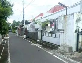Tanah 345m² Bonus Rumah dan Pagar Keliling Surakarta