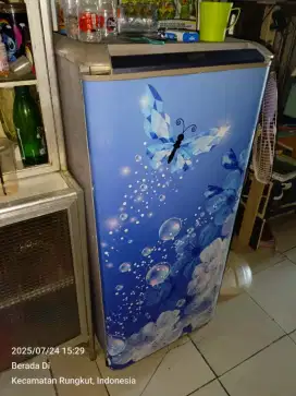 Kulkas 1pintu Sanyo kondisi normal dingin beku siap pakai