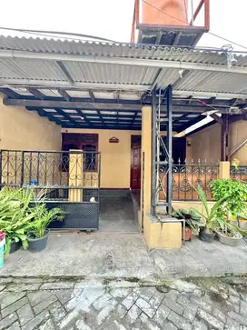 DISEWAKAN RUMAH/TAHUN