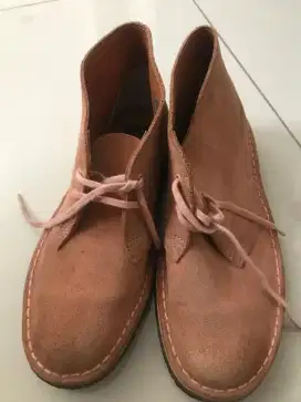 Dijual sepatu angkle boot clark wanita