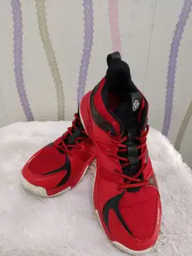 Sepatu basket spotect