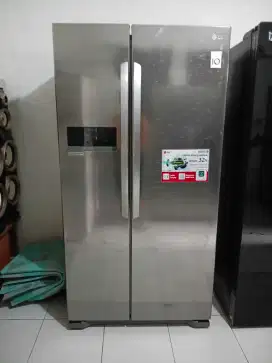 Dijual kulkas side by side LG