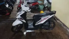 Jual Honda Beat warna putih tahun 2013