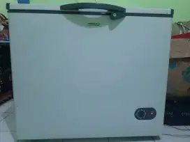 Frezer besar masih bagus