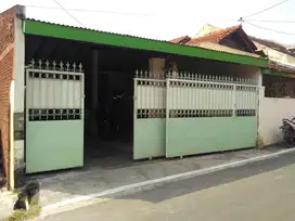 Tanah Pekarangan 154m² Bonus Bangunan Strategis Surakarta