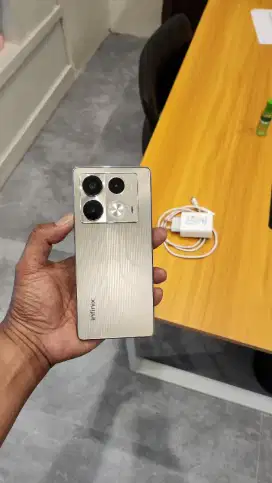 Infinix Note 40 BMW Edition 8/256 Mulus Normal Hape dan Carger Ori