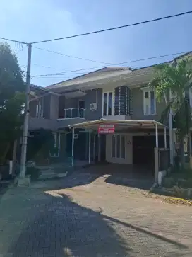 Dikontrakkan Rumah Besar Pojok 2 Lantai GKB