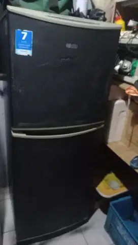Kulkas Aqua dua pintu