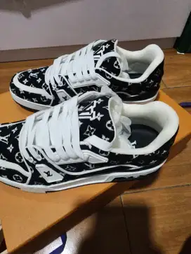 Sepatu LV Original