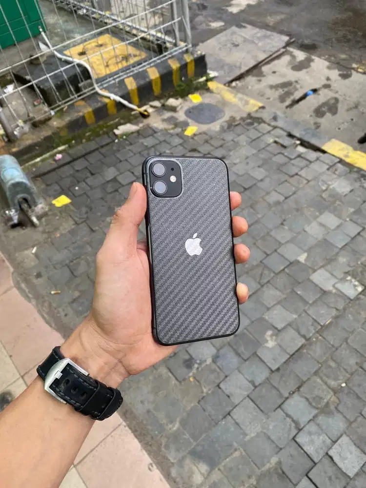 iPhone 11 128gb Black , ex ibox , bh 94% , lengkap ori & no minus