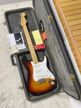 Fender Japan ST-45 Sunburst Maple Fingerboard Original with hardcase