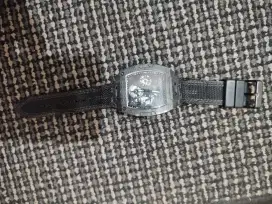 Bismillah di jual jam tangan pria merk guess edisi tidak di pakai