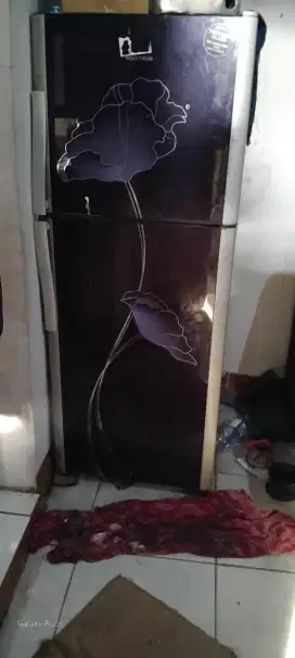 Di jual murah kulkas politron 2 pintu