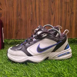 Sepatu tenis size 42