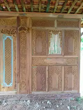 Gebyok ukir kayu kuno