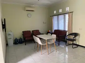 Sewa Rumah Eksklusif di Galaxi Bumi Permai —Full Furnished &Taman Asri
